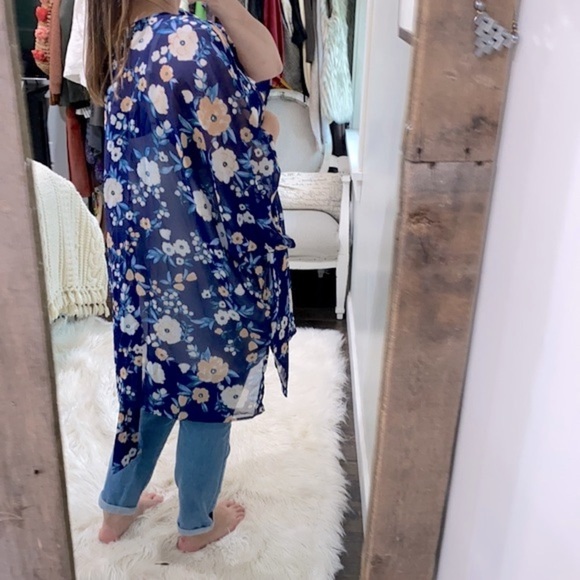 Lularoe Daphne blue floral cardigan with belt size XLarge - Picture 3 of 11